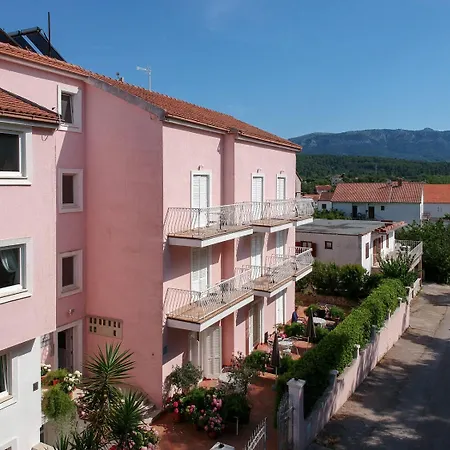 Josi - 200 M From Sea Apartment Vrboska