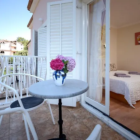 Apartment Josi - 200 M From Sea