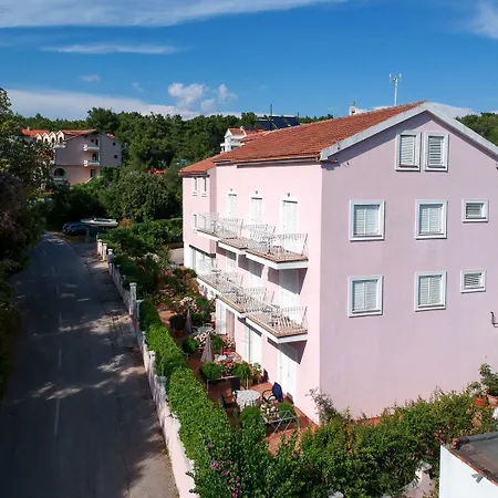 Josi - 200 M From Sea Apartment