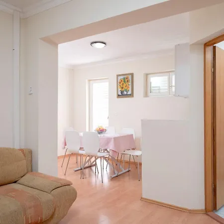 Josi - 200 M From Sea Apartment Vrboska