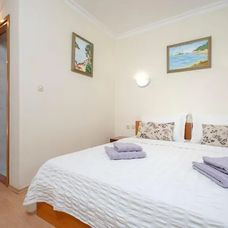 Josi - 200 M From Sea Apartment Vrboska